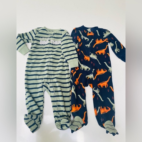 Carter's Other - Bandle 4 Footed sleeper 2 Carter’s Pajamas 6-9months
2 Footed sleeper 6M Hurley